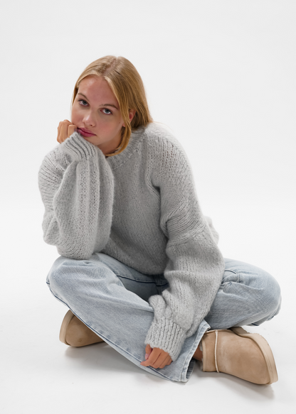 Knitted sweater light grey (tall)