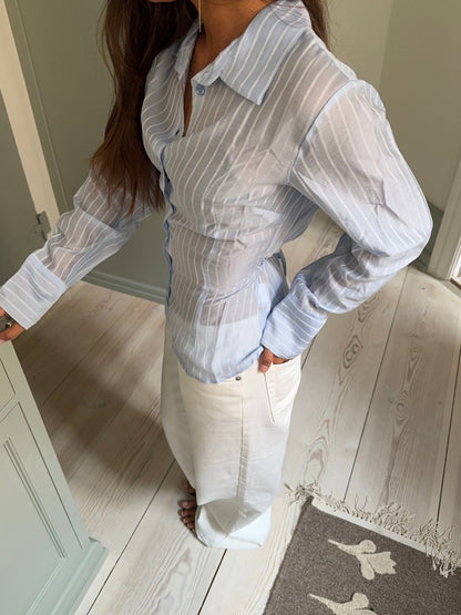 Alberte fitted shirt with stripes – Blue/white