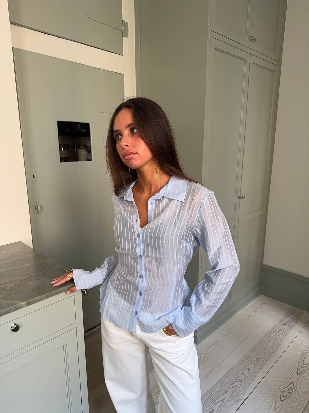 Alberte fitted shirt with stripes – Blue/white