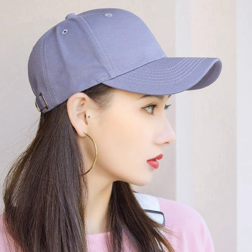 Caps are randomly distributed.