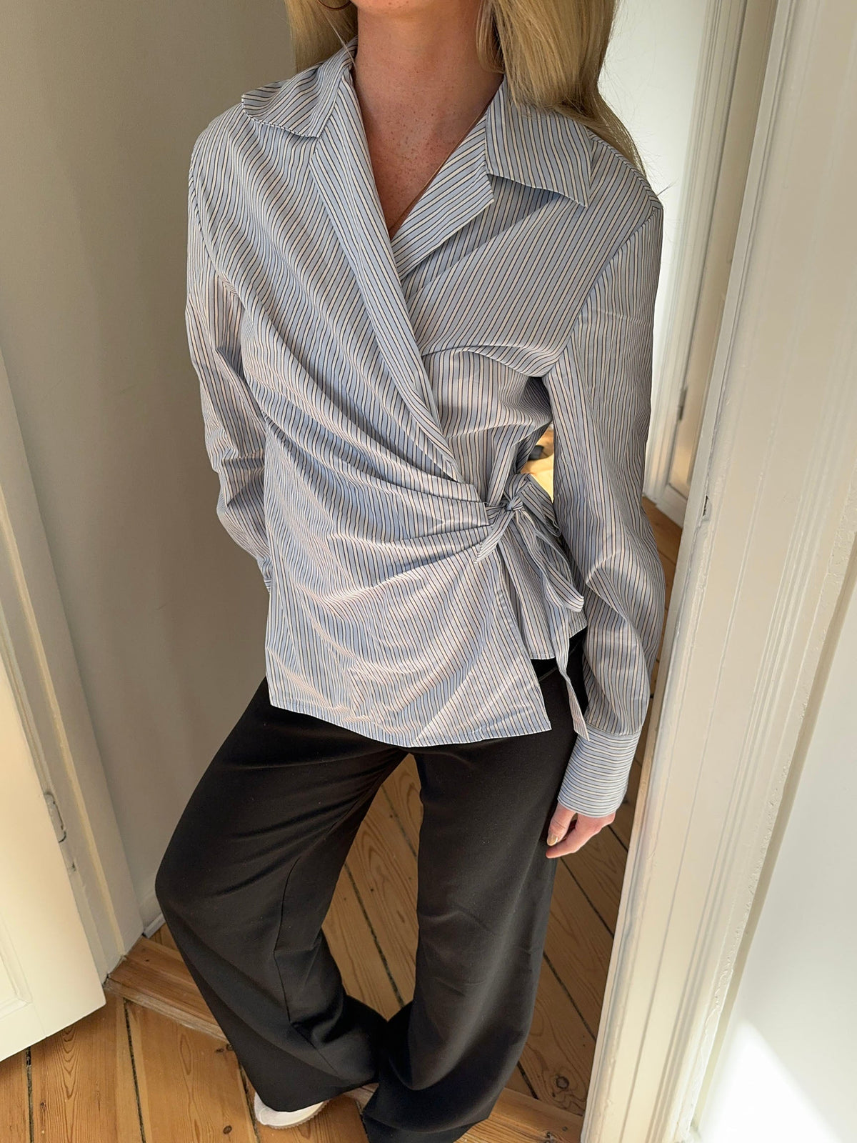Milay shirt with tie detail – Light Blue/white