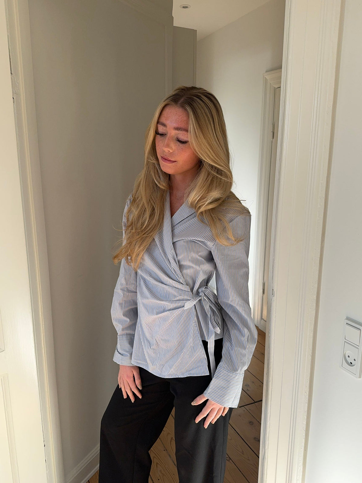 Milay shirt with tie detail – Light Blue/white